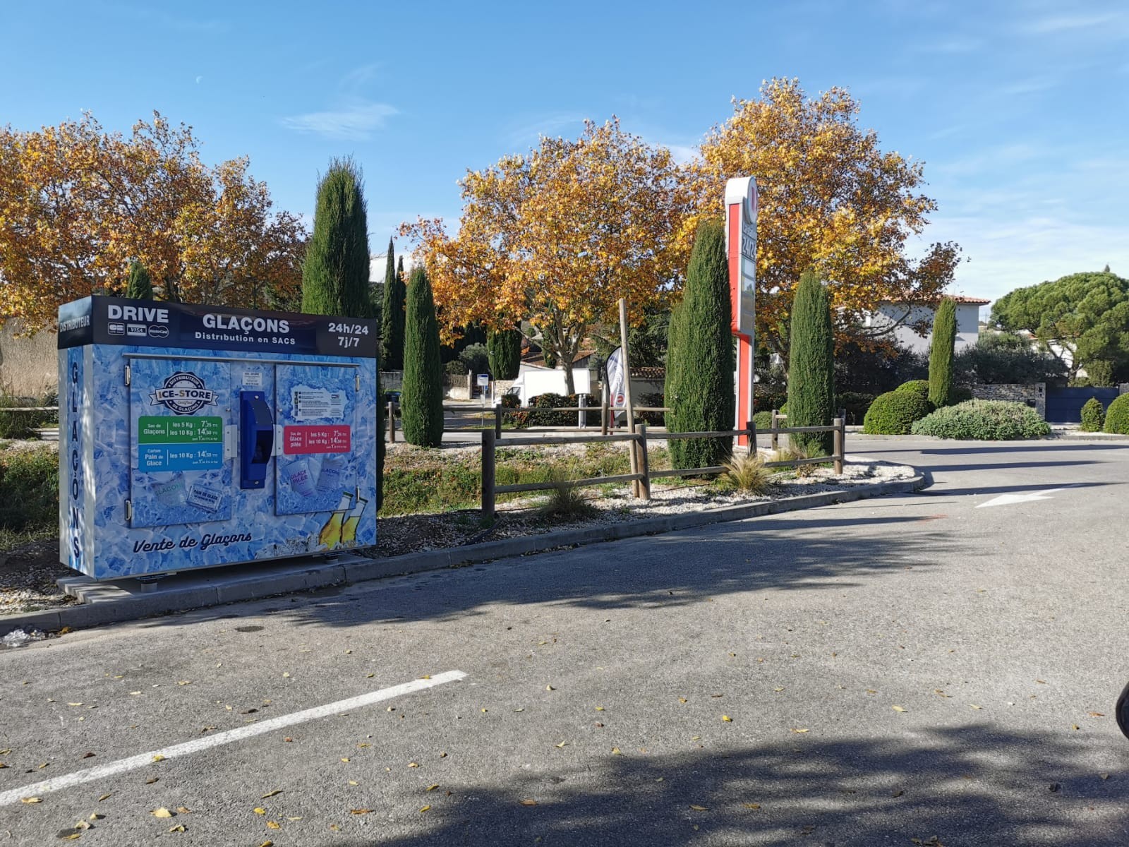 ICE STORE CAUMONT SUR DURANCE - U2 ICE STORE CAUMONT SUR DURANCE - U2