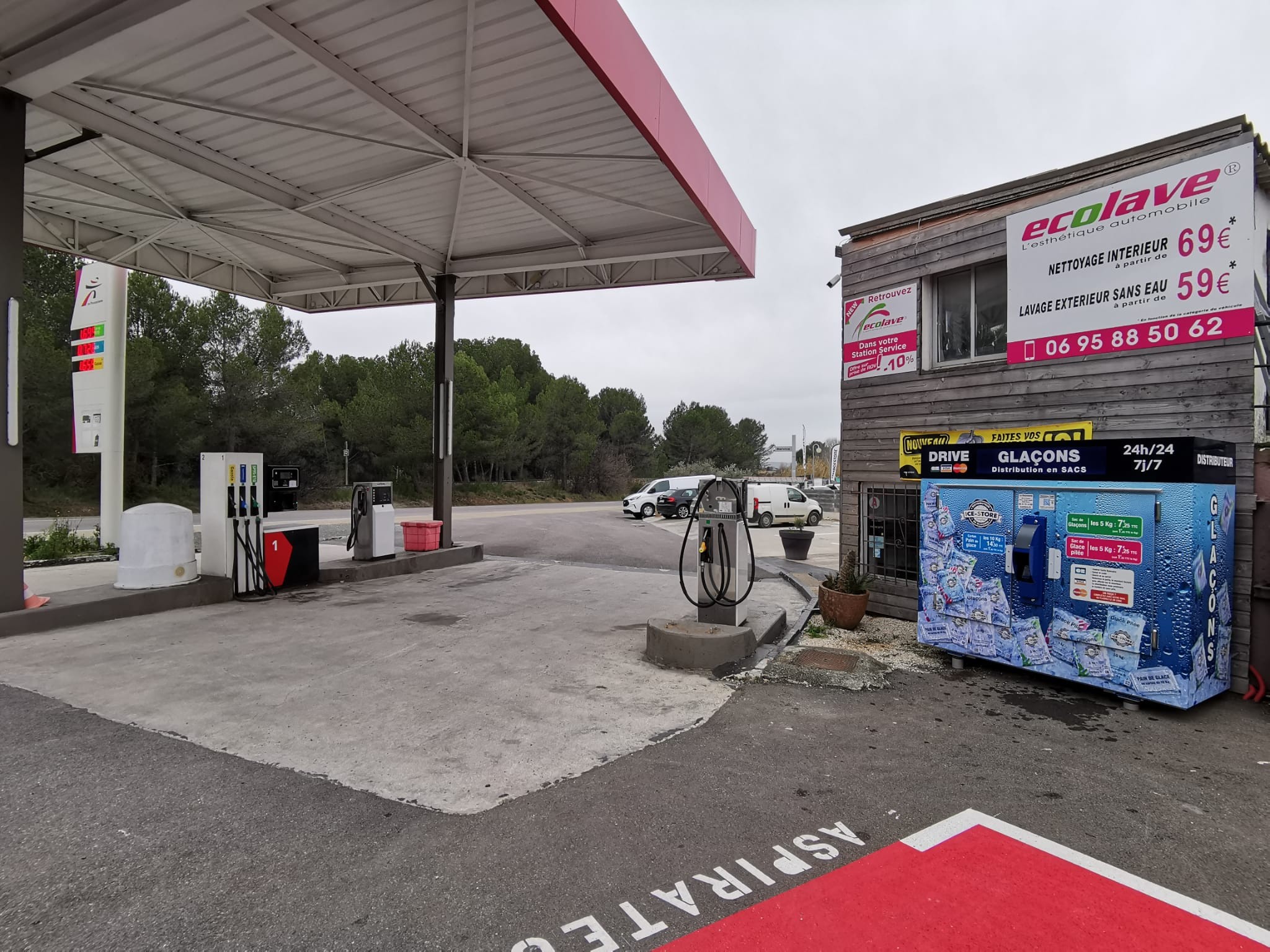 ICE STORE VELAUX - STATION INTERMARCHE ICE STORE VELAUX - STATION INTERMARCHE