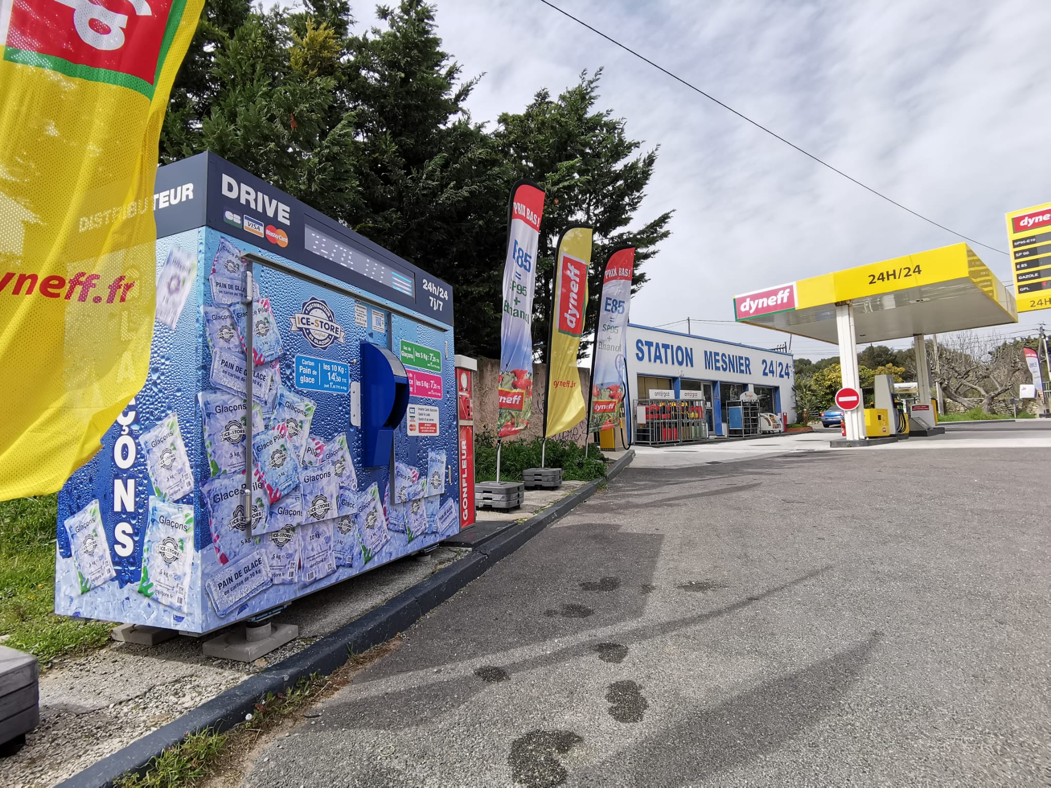 ICE STORE LA CIOTAT - STATION DYNEFF ICE STORE LA CIOTAT - STATION DYNEFF