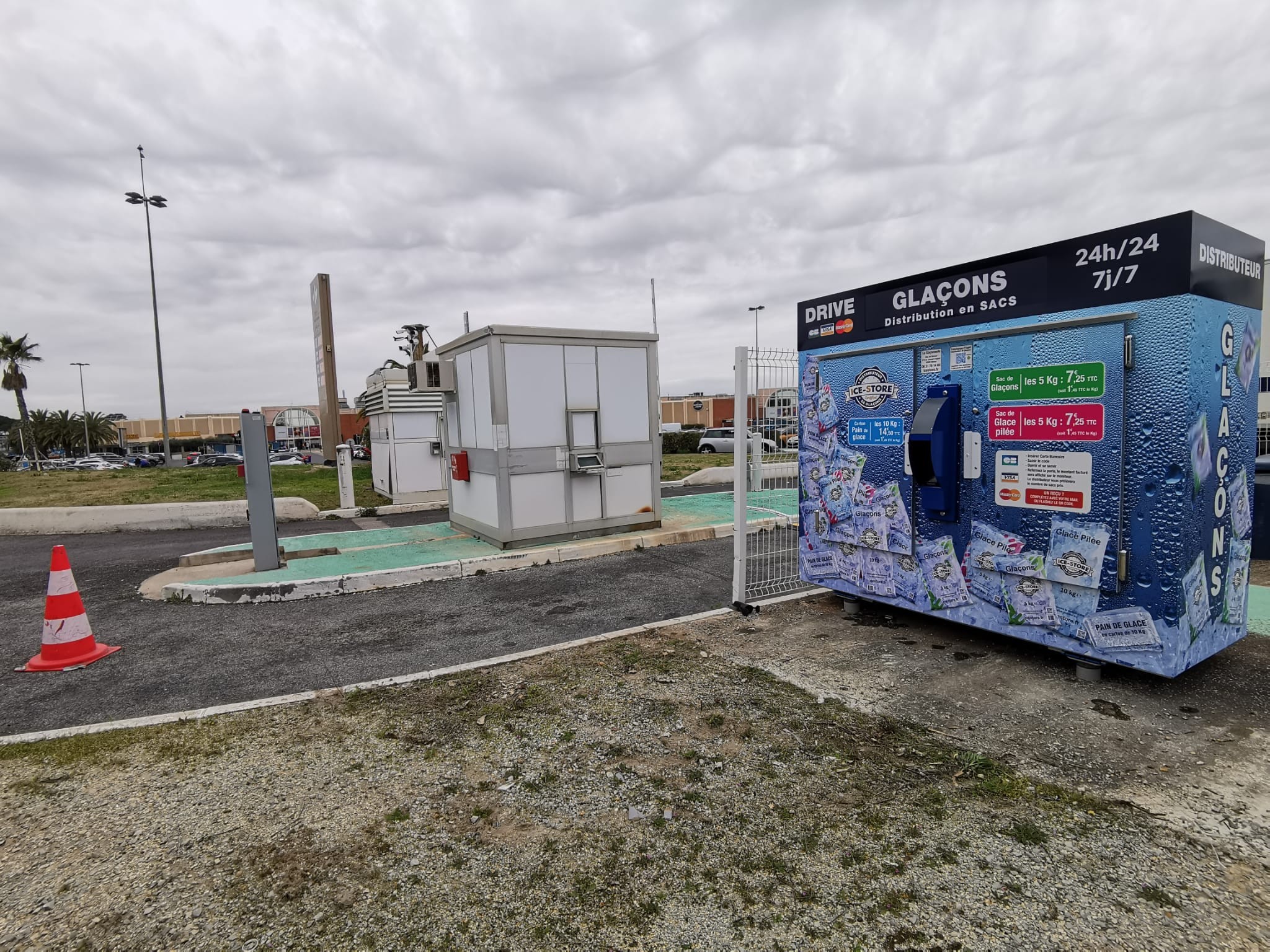 ICE STORE LATTES - STATION CARREFOUR ICE STORE LATTES - STATION CARREFOUR