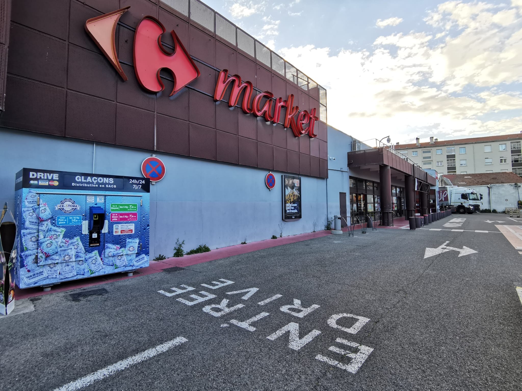 ICE STORE NIMES - CARREFOUR ICE STORE NIMES - CARREFOUR