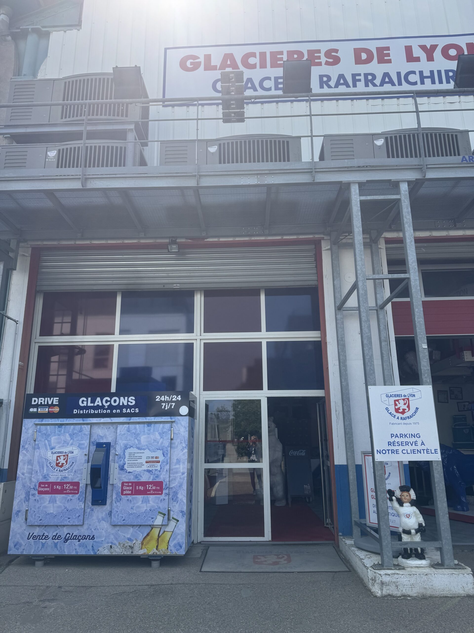 ICE STORE VENISSIEUX - GLACIERE DE LYON ICE STORE VENISSIEUX - GLACIERE DE LYON