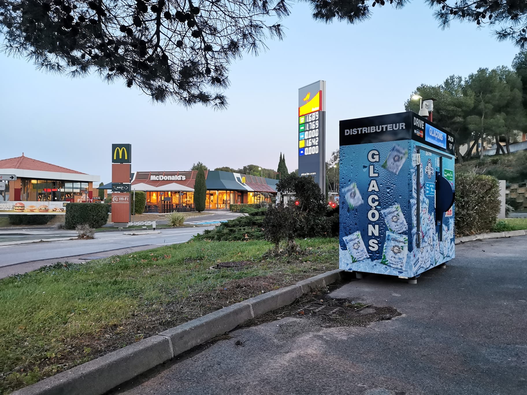 ICE STORE MARTIGUES - STATION AUCHAN ICE STORE MARTIGUES - STATION AUCHAN