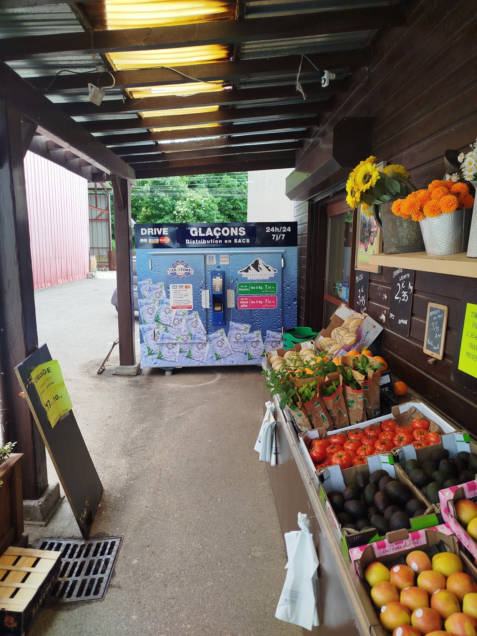 ICE STORE ST PIERRE DE BOEUF - LA FERME DES LONES ICE STORE ST PIERRE DE BOEUF - LA FERME DES LONES