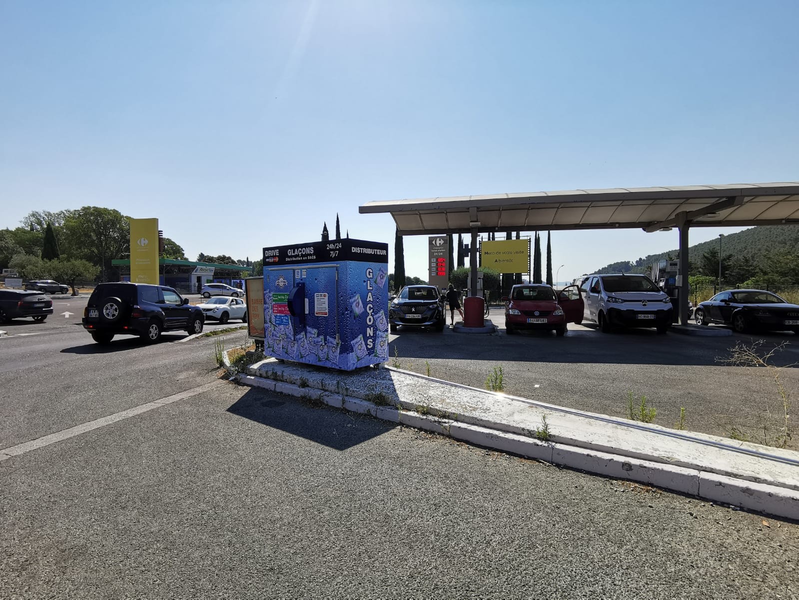 ICE STORE DRAGUIGNAN - CARREFOUR ICE STORE DRAGUIGNAN - CARREFOUR